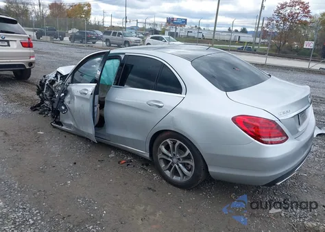 2015 Mercedes-Benz C 300 4Matic из США, поврежденный, VIN 55SWF4KB4FU006763